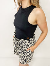 SUE|CROPPEDTOP|schwarzuni